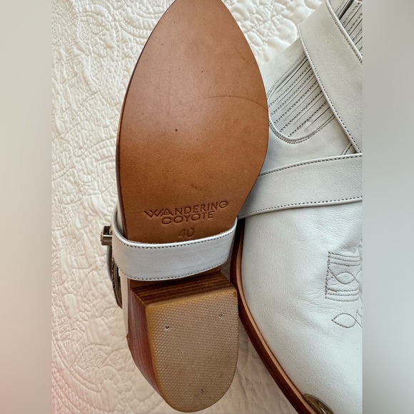 Western ankle leather boot. Detachable metal buckle harness. - Picture 10 of 15